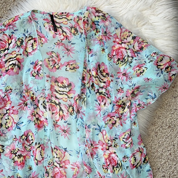 Floral Kimono - Picture 2 of 3